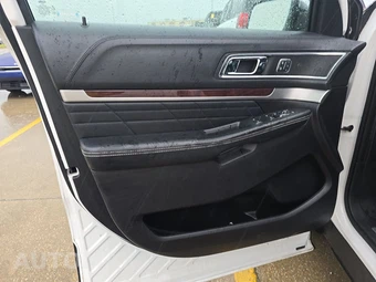 2018 Ford Explorer Platinum - miniatura 9