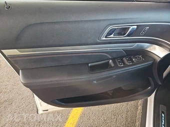 2018 Ford Explorer Sport – miniatura 9