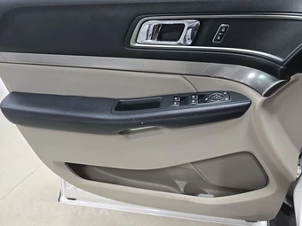 2018 Ford Explorer XLT - miniatura 9