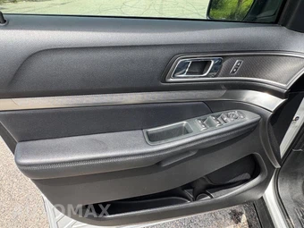 2018 Ford Explorer XLT - miniatura 8