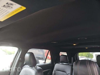 2018 Ford Explorer XLT - miniatura 11