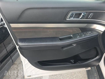 2018 Ford Explorer XLT – miniatura 9