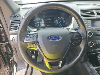 2018 Ford Explorer XLT – miniatura 10