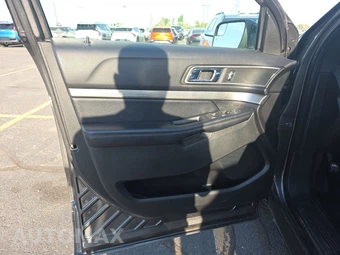 2018 Ford Explorer XLT – miniatura 9