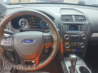 2018 Ford Explorer XLT - miniatura 11