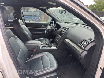 2018 Ford Explorer XLT - miniatura 8