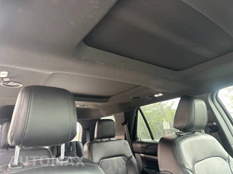 2018 Ford Explorer XLT - miniatura 9