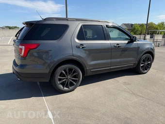 2018 Ford Explorer XLT - miniatura 5