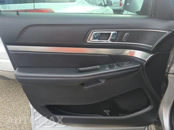 2018 Ford Explorer XLT - miniatura 9