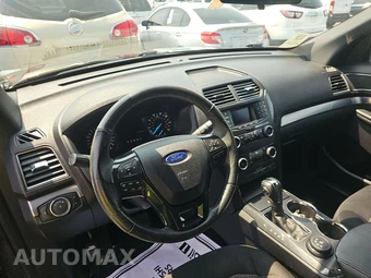 2018 Ford Explorer XLT – miniatura 11