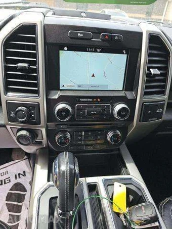 2018 Ford F-150 Lariat Crew Cab Medium Bed - miniatura 10