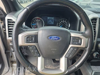 2018 Ford F-150 Platinum Crew Cab Medium Bed - miniatura 10