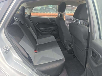 2018 Ford Fiesta S Sedan - miniatura 16