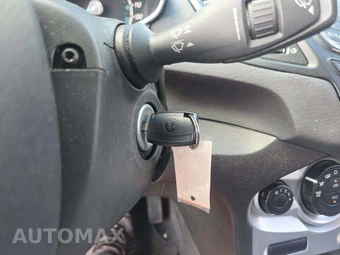 2018 Ford Fiesta SE Hatchback – miniatura 8
