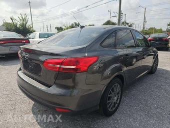 2018 Ford Focus S Sedan - miniatura 3