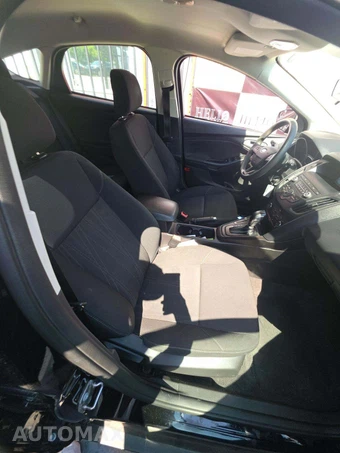 2018 Ford Focus SE Hatchback – miniatura 18
