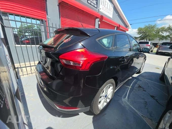 2018 Ford Focus SE Hatchback – miniatura 3