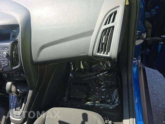 2018 Ford Focus SE Hatchback - miniatura 19