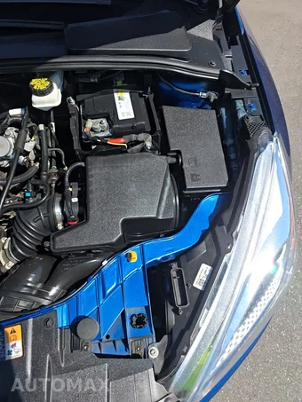 2018 Ford Focus SE Hatchback - miniatura 25