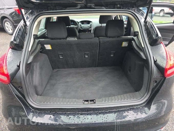 2018 Ford Focus SE Hatchback – miniatura 11