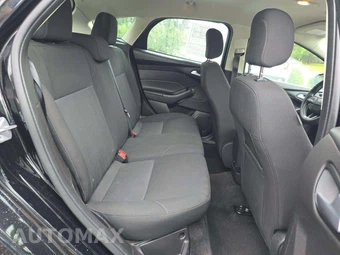 2018 Ford Focus SE Hatchback – miniatura 13