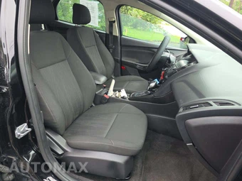 2018 Ford Focus SE Hatchback – miniatura 15