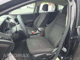 2018 Ford Focus SE Hatchback – miniatura 3