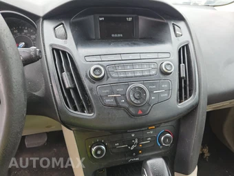 2018 Ford Focus SE Hatchback - miniatura 11