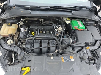 2018 Ford Focus SE Hatchback - miniatura 15