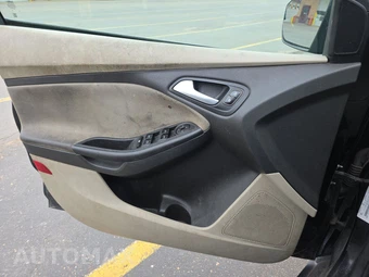 2018 Ford Focus SE Hatchback - miniatura 9