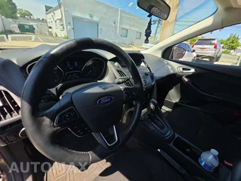 2018 Ford Focus SE Hatchback - miniatura 10