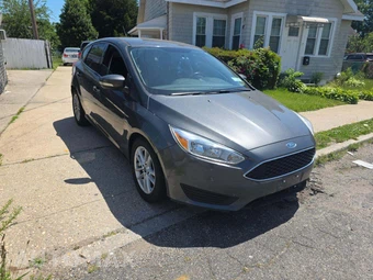 2018 Ford Focus SE Hatchback - miniatura 4