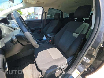 2018 Ford Focus SE Hatchback - miniatura 6
