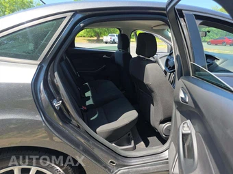 2018 Ford Focus SE Sedan - miniatura 16