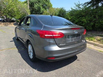 2018 Ford Focus SE Sedan - miniatura 2