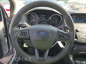 2018 Ford Focus SE Sedan – miniatura 10