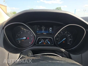 2018 Ford Focus SE Sedan – miniatura 12
