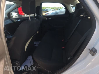 2018 Ford Focus SE Sedan - miniatura 13