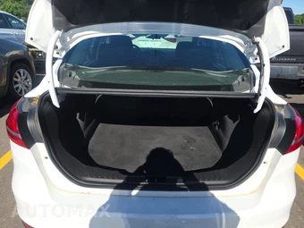 2018 Ford Focus SE Sedan - miniatura 16