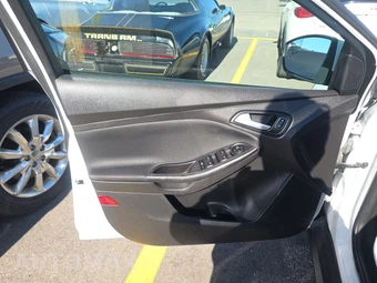 2018 Ford Focus SE Sedan - miniatura 9