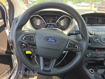 2018 Ford Focus SE Sedan – miniatura 10