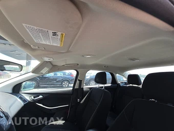 2018 Ford Focus SE Sedan – miniatura 17