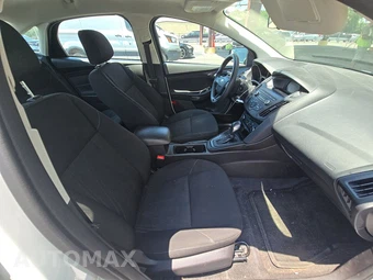2018 Ford Focus SE Sedan – miniatura 8