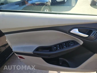 2018 Ford Focus SE Sedan - miniatura 9