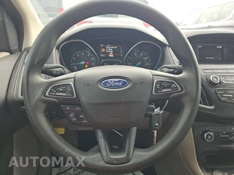 2018 Ford Focus SE Sedan – miniatura 10