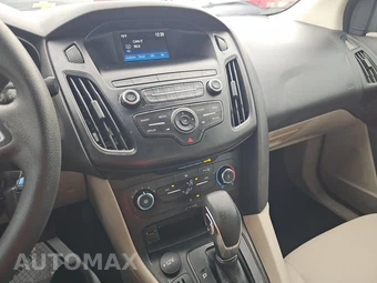 2018 Ford Focus SE Sedan – miniatura 11
