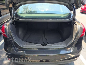 2018 Ford Focus SE Sedan - miniatura 14
