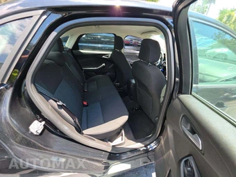 2018 Ford Focus SE Sedan - miniatura 16