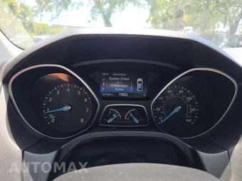 2018 Ford Focus SE Sedan - miniatura 9