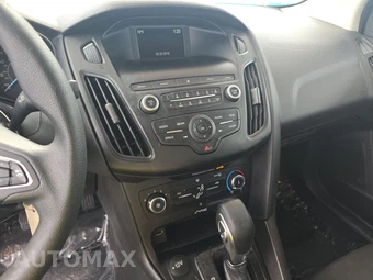 2018 Ford Focus SE Sedan – miniatura 11